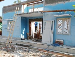 Proyek Pekerjaan Gedung Balai KB Kecamatan Tegal Ampel Tanpa Papan Nama Melanggar UUK3 Dan APD