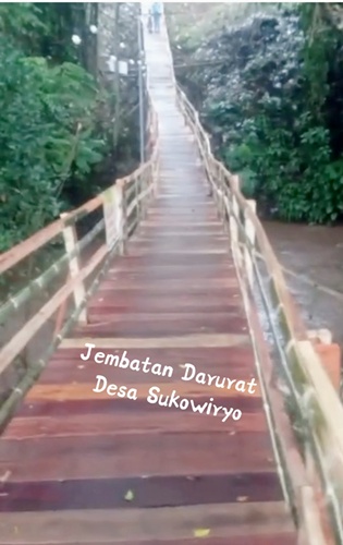 Proyek Pembangunan Jembatan Gantung Di Desa Sukowiryo Di Kerjakan Asal Jadi Dan Viral Baru Selesai Mau Ambruk